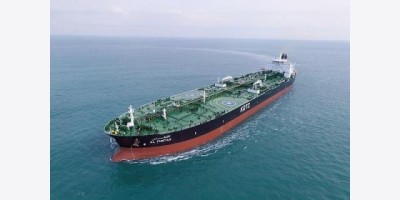 Tàu chở dầu bị lật ngoài khơi bờ biển Philippines và làm tràn nhiên liệu