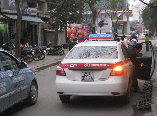 XÄƒng tÄƒng giá khiáº¿n cho các DN taxi cÅ©ng “choáng váng”. áº¢nh: M.N.