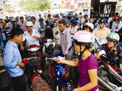 Hàng chá»¥c triá»‡u ngÆ°á»i tiêu dùng cáº£ nÆ°á»›c có quyá»n Ä‘Æ°á»£c biáº¿t thá»±c cháº¥t giá xÄƒng dáº§u mà há» pháº£i mua áº¢nh: Há»“ng VÄ©nh