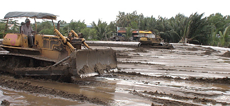 Má»™t góc khu Ä‘áº¥t Ä‘ã Ä‘Æ°á»£c Sapl san láº¥p, thuá»™c dá»± án tá»•ng kho xÄƒng dáº§u á»Ÿ huyá»‡n Nhà Bè. áº¢nh: C.H