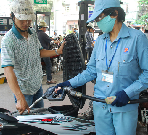 Bá»™ Tài chính báº¥t ngá» Ä‘á»“ng tình Petrolimex lá»—